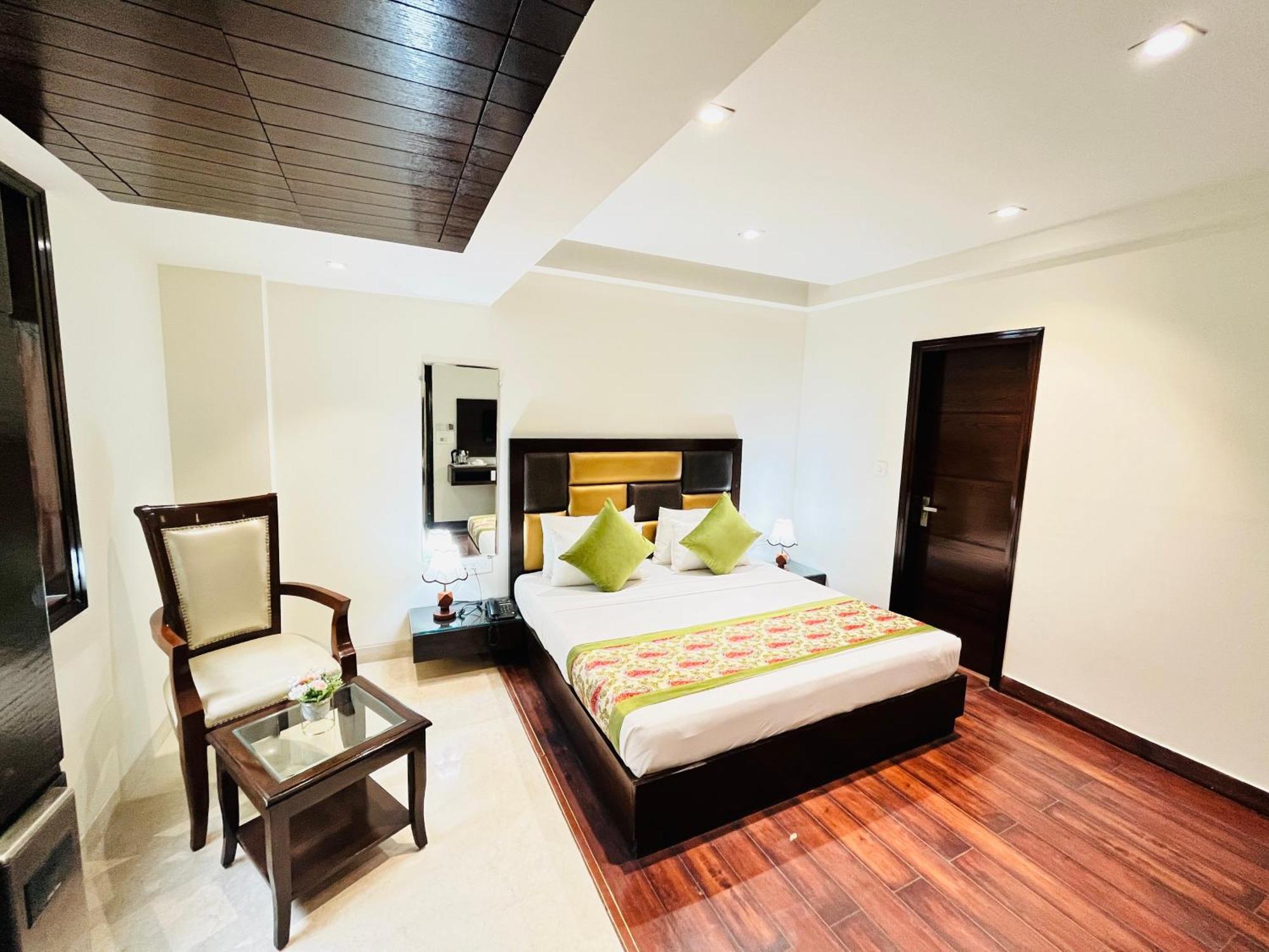 Hotel Aura Ip Grand Karkardooma Metro Station New Delhi Couple Friendly Dış mekan fotoğraf