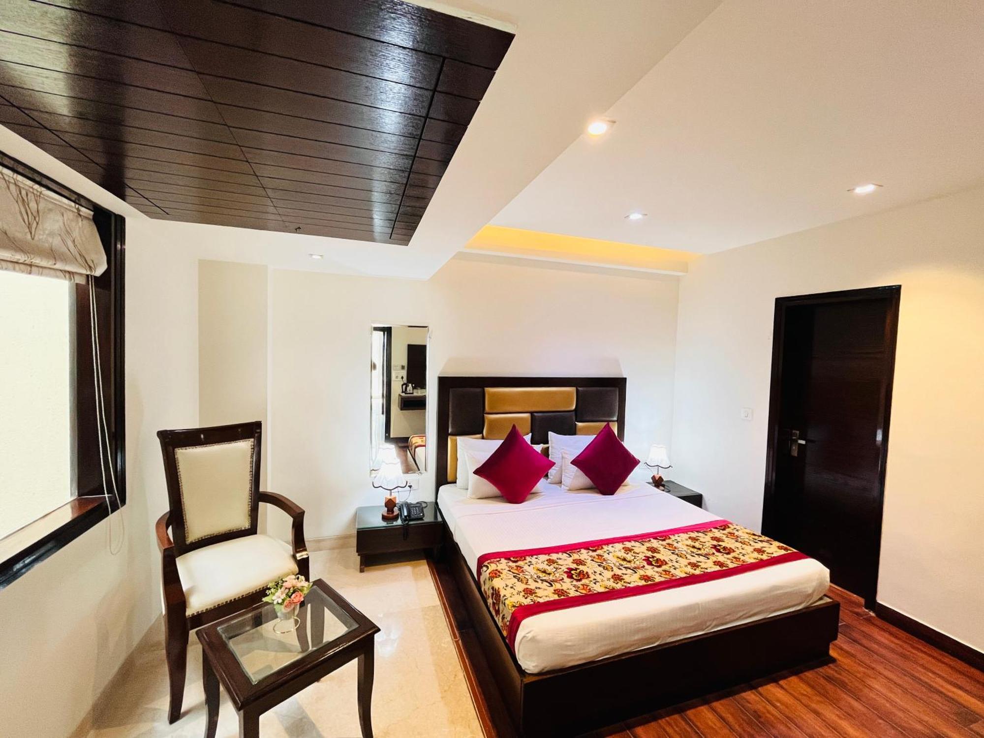 Hotel Aura Ip Grand Karkardooma Metro Station New Delhi Couple Friendly Dış mekan fotoğraf